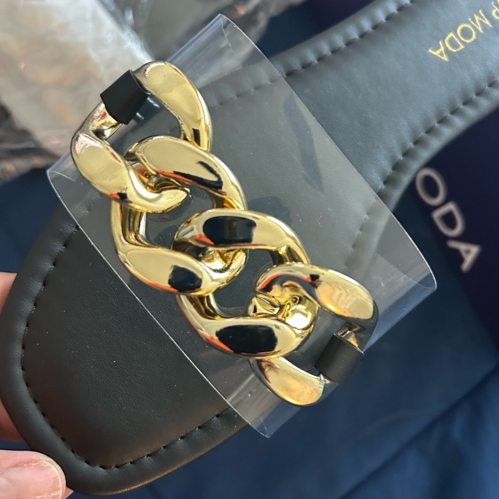 Moda • Elegant Black and Gold Chain Slides • 7 • - Picture 5 of 8
